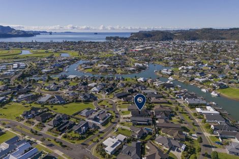 Photo of property in 8 Topping Place, Whitianga, 3510