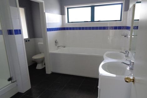 Photo of property in 52 The Parade, Bucklands Beach, Auckland, 2012