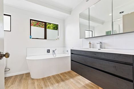 Photo of property in 80 Kervil Avenue, Te Atatu Peninsula, Auckland, 0610