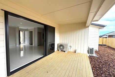 Photo of property in 8a Kelvyn Grove, Hillpark, Auckland, 2102