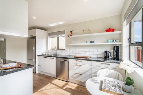Photo of property in 48f2- Kowhai Avenue, Ebdentown, Upper Hutt, 5018