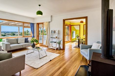 Photo of property in 10 Carleton Terrace, Tawa, Wellington, 5028