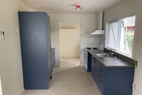 Photo of property in 2/82 Roberts Road, Te Atatu South, Auckland, 0610