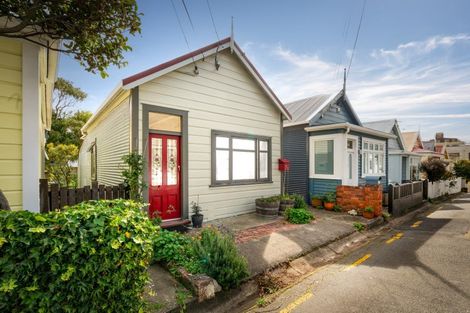 Photo of property in 19 Moir Street, Mount Victoria, Wellington, 6011