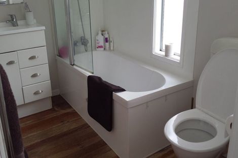 Photo of property in 15 Hewlett Road, Massey, Auckland, 0614