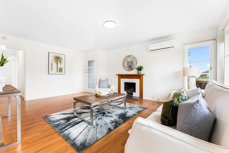Photo of property in 4 Kirrie Avenue, Te Atatu South, Auckland, 0610