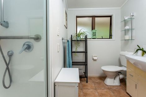 Photo of property in 34 Unsworth Drive, Unsworth Heights, Auckland, 0632