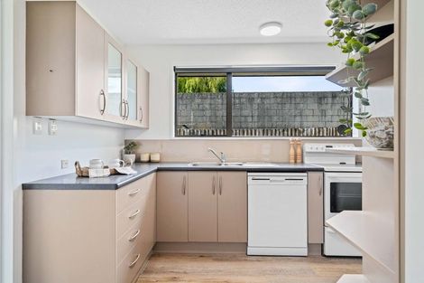 Photo of property in 2/302a Ilam Road, Burnside, Christchurch, 8053