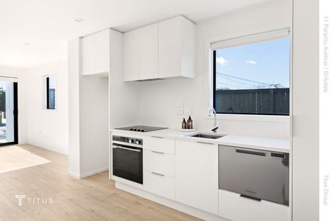 Photo of property in 11 Paramu Avenue, Birkdale, Auckland, 0626