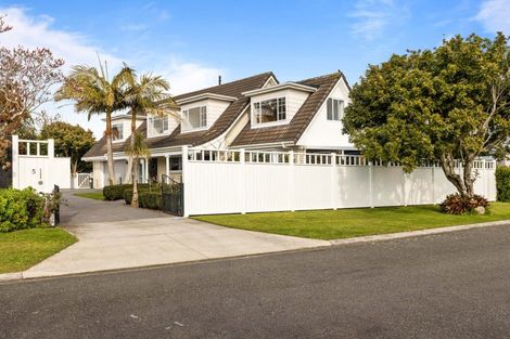 Photo of property in 5 Tamati Place, Merrilands, New Plymouth, 4312