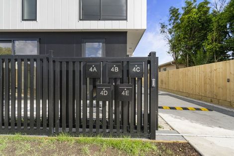 Photo of property in 4 Roberts Road, Matakatia, Whangaparaoa, 0930