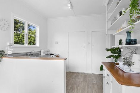 Photo of property in 9d Paynters Avenue, Strandon, New Plymouth, 4312