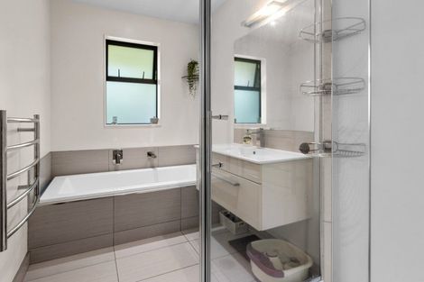 Photo of property in 15 Pohutukawa Parade, Riverhead, 0820