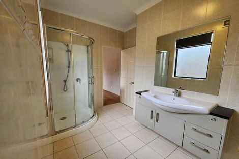 Photo of property in 63 Medallion Drive, Oteha, Auckland, 0632