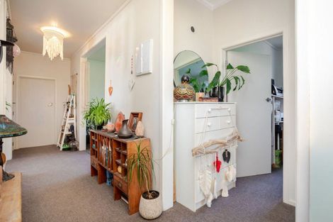 Photo of property in 28 Fox Street, Woodville, 4920