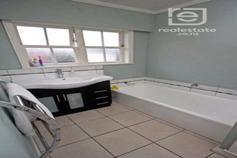 Photo of property in 47 Cambridge Terrace, Masterton, 5810