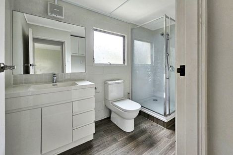 Photo of property in 15 Queen Mary Avenue, New Lynn, Auckland, 0600