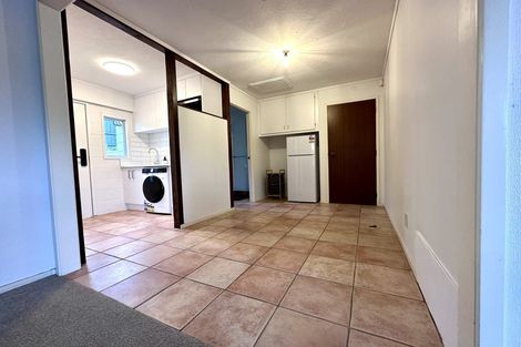 Photo of property in 9 Prestige Place, Castor Bay, Auckland, 0620