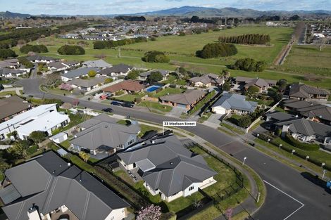 Photo of property in 23 Madison Street, Cambridge, 3434
