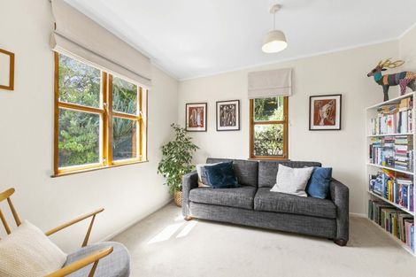 Photo of property in 71 Severn Street, Island Bay, Wellington, 6023
