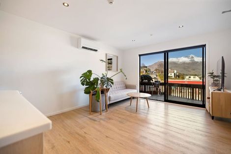 Photo of property in The Alex Apartments, 31/135a Hallenstein Street, Queenstown, 9300