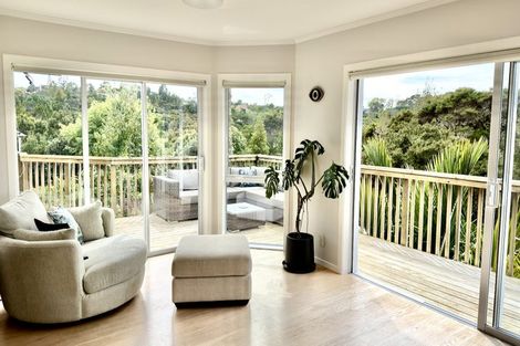 Photo of property in 42 Ravenstone Place, Chatswood, Auckland, 0626