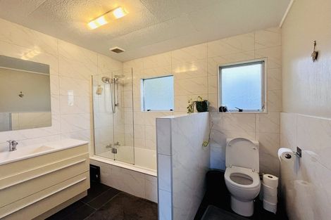Photo of property in 2/60 Taikata Road, Te Atatu Peninsula, Auckland, 0610