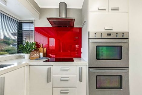 Photo of property in 10 Gemini Place, Kawaha Point, Rotorua, 3010