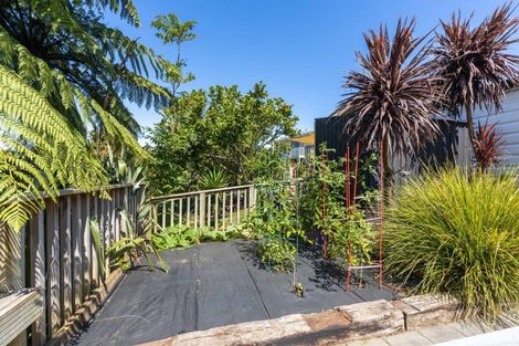 Photo of property in 10 Salcombe Terrace, Welbourn, New Plymouth, 4312