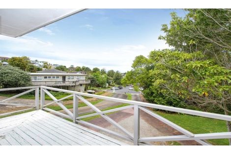 Photo of property in 1/27 Sovereign Place, Glenfield, Auckland, 0629