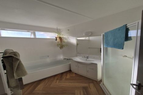 Photo of property in 51 Huntingdon Street, Northland, Wellington, 6012