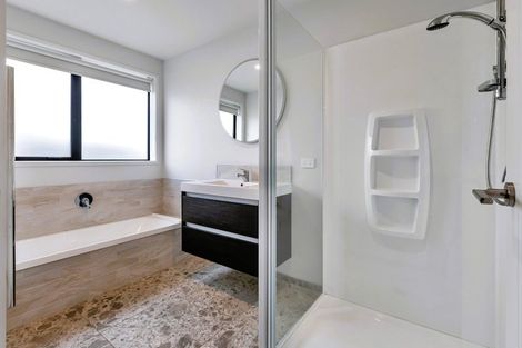 Photo of property in 1 Te Akau Place, One Tree Point, 0118