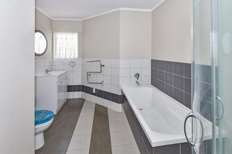 Photo of property in 56a Gloucester Road, Manurewa, Auckland, 2102