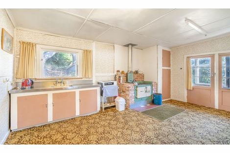 Photo of property in 9 Mena Street, Waikawa, Tokanui, 9884