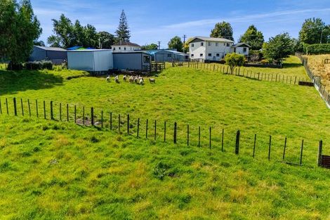 Photo of property in 35 Weraroa Road, Waverley, 4510