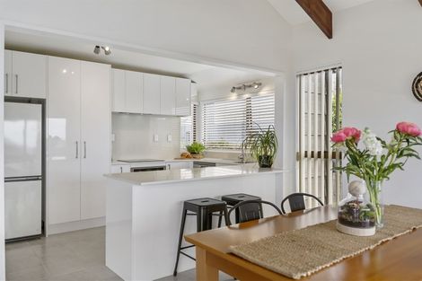 Photo of property in 2/165 Birkenhead Avenue, Birkenhead, Auckland, 0626