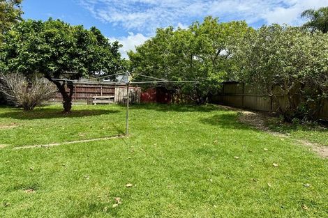 Photo of property in 46 Taipari Road, Te Atatu Peninsula, Auckland, 0610