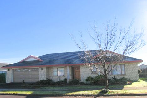 Photo of property in 12 Newbliss Crescent, East Tamaki Heights, Auckland, 2016