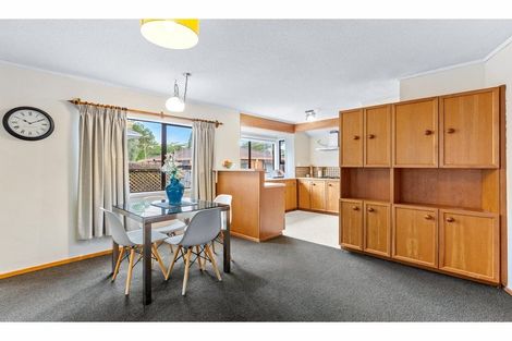 Photo of property in 2/58 Hillcrest Avenue, Hillcrest, Auckland, 0627