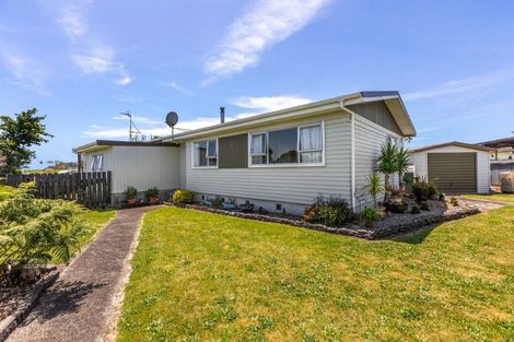 Photo of property in 5 Newbury Place, Waitara, 4320