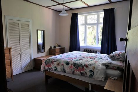 Photo of property in 16 Tawa Terrace, Tawa, Wellington, 5028