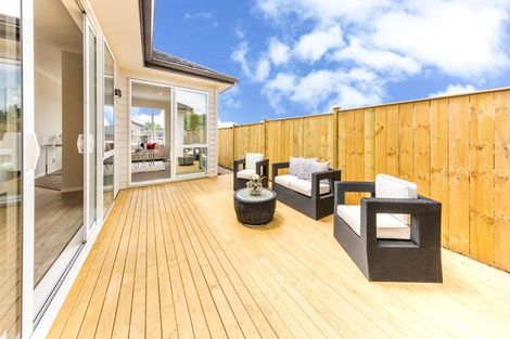 Photo of property in 10 Papa Orchard Drive, Kumeu, 0810