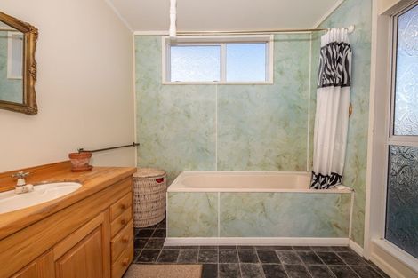 Photo of property in 30 Henley Street, Westport, 7825