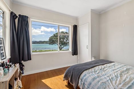 Photo of property in 302 Queens Drive, Lyall Bay, Wellington, 6022