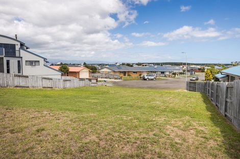 Photo of property in 13 Teppett Place, Foxton Beach, Foxton, 4815