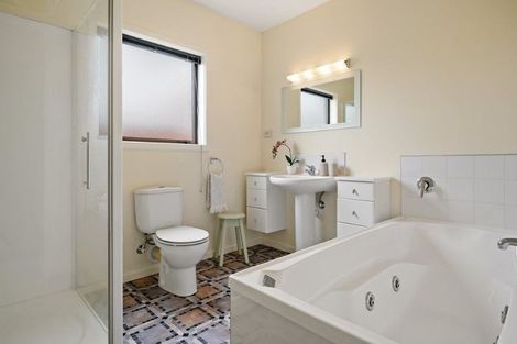 Photo of property in 2/7a Medbury Terrace, Fendalton, Christchurch, 8041