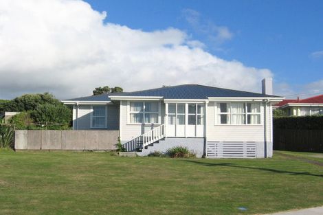 Photo of property in 51 Pikarere Street, Titahi Bay, Porirua, 5022