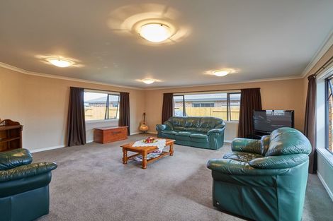 Photo of property in 69 Peter Hall Drive, Kelvin Grove, Palmerston North, 4414