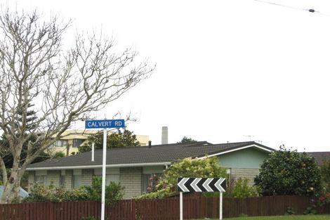 Photo of property in 2/4 Calvert Road, Moturoa, New Plymouth, 4310