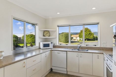Photo of property in 4 Monterosso Place, Paraparaumu Beach, Paraparaumu, 5032